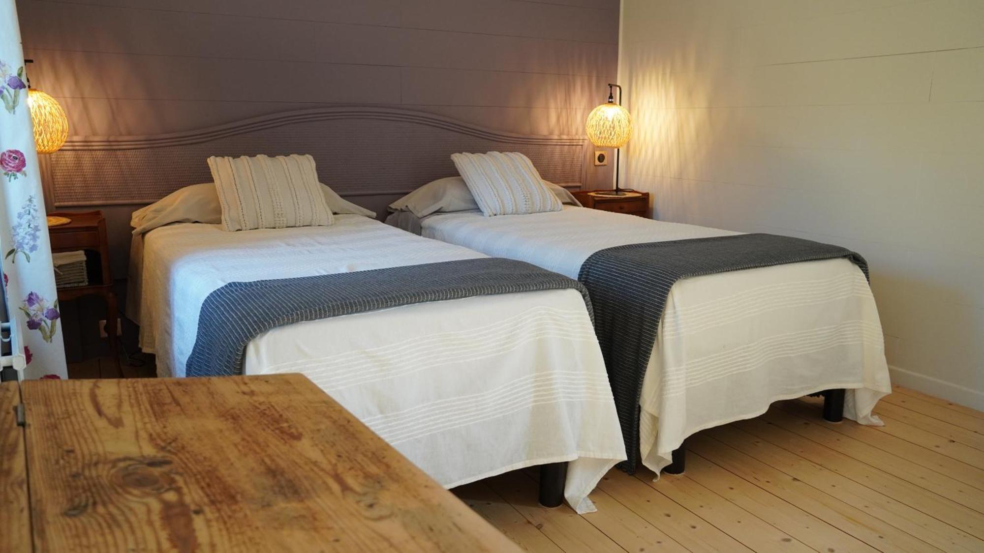 Au Coq Bleu Hotel Mareugheol Buitenkant foto